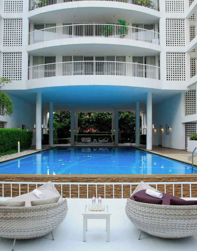 Bustling Neighbourhood - ชามา เอกมัย กรุงเทพฯ