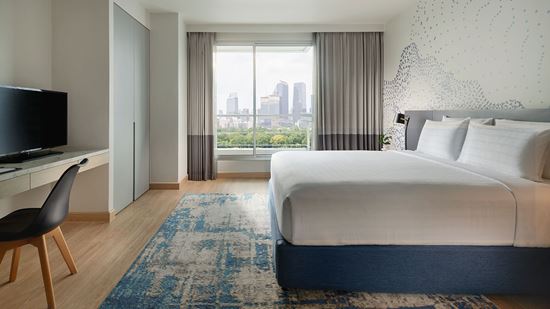 ห้องนอนมาสเตอร์ ภายในอพาร์ตเมนท์ 3 ห้องนอน เลควิว - โรงแรม ชามา เลควิว อโศก กรุงเทพ
