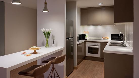 ห้องนอนที่ 2 ของอพาร์ตเมนท์ 3 ห้องนอน พาโนราม่าวิว - โรงแรม ชามา เลควิว อโศก กรุงเทพ เซอร์วิส อพาร์ทเมนท์