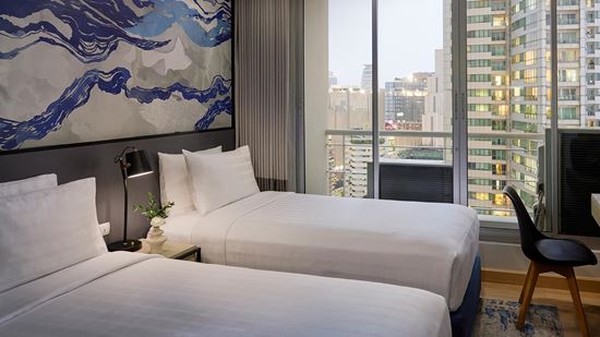 ห้องนอนที่ 2 ของอพาร์ตเมนท์ 3 ห้องนอน พาโนราม่าวิว - โรงแรม ชามา เลควิว อโศก กรุงเทพ เซอร์วิส อพาร์ทเมนท์
