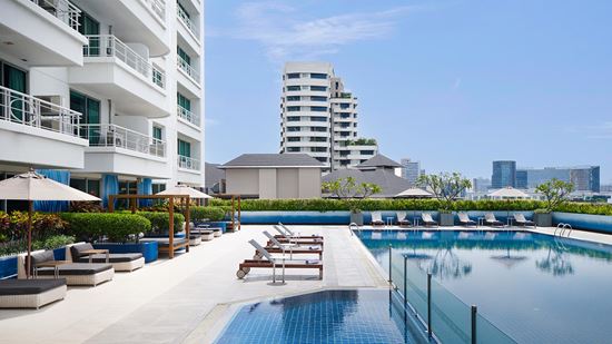 สระว่ายน้ำ - โรงแรม ชามา เลควิว อโศก กรุงเทพ