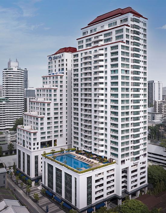 บรรยากาศรอบโรงแรม ชามา เลควิว อโศก กรุงเทพ ยามกลางวันเห็นวิวทะเลสาบ